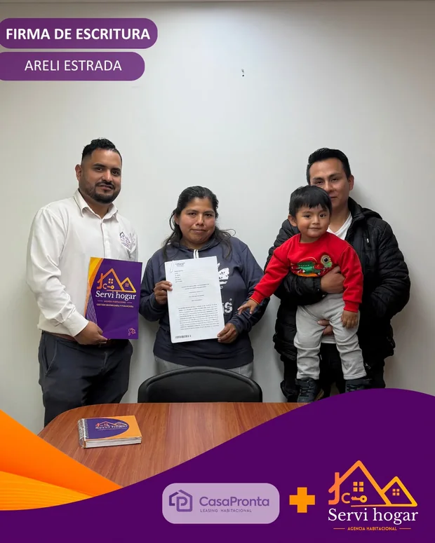 Areli Estrada el día de la firma de escritura