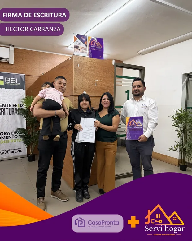 Héctor Carranza el día de la firma de escritura