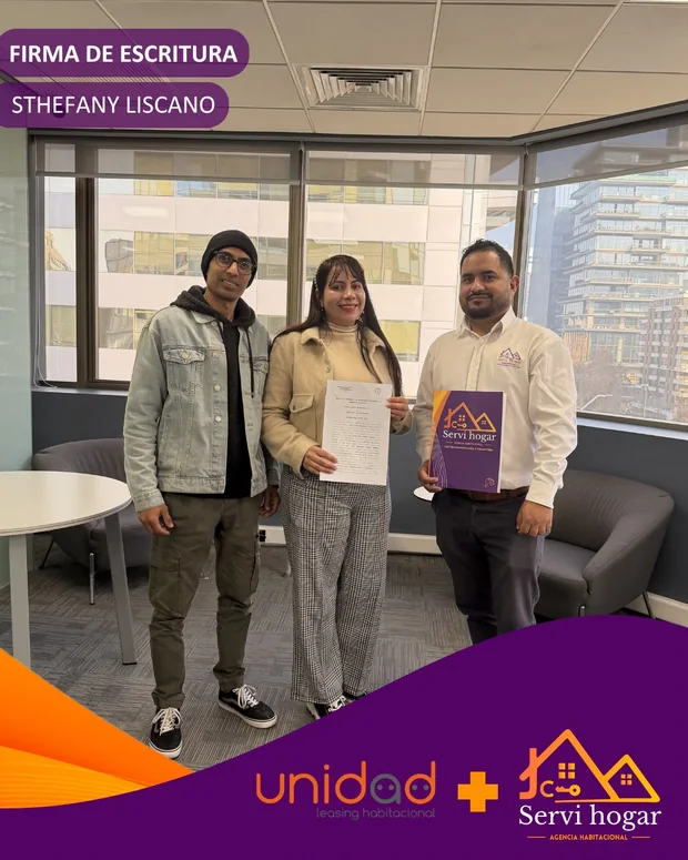 Sthefany Liscano el día de la firma de escritura