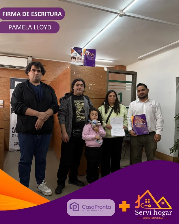 Pamela Lloyd el día de la firma de escritura