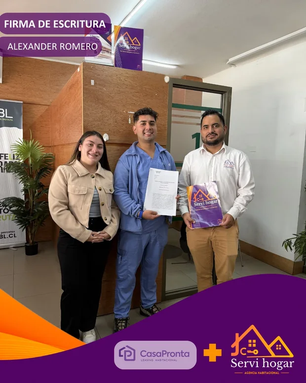 Alexander Romero el día de la firma de escritura