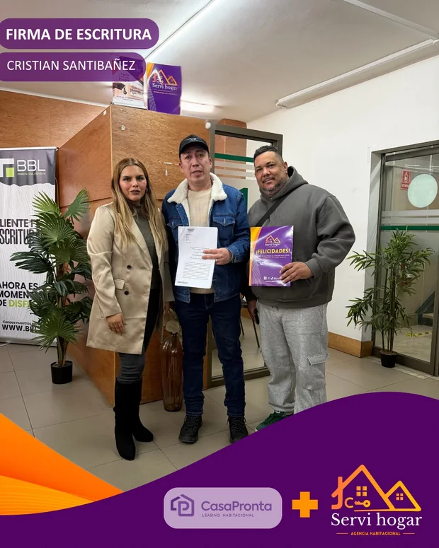 Cristian Santibáñez el día de la firma de escritura