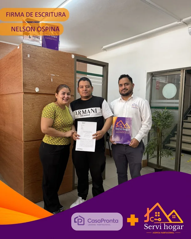 Nelson Ospina el día de la firma de escritura