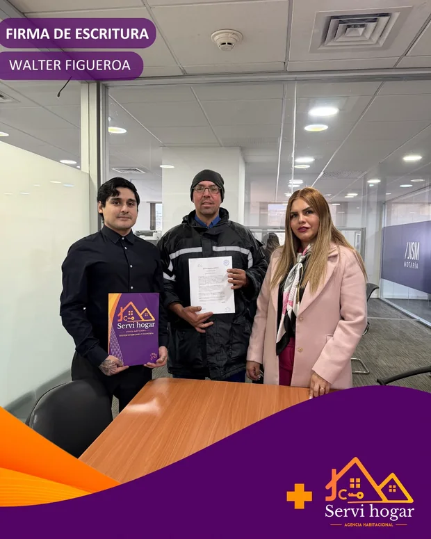 Walter Figueroa el día de la firma de escritura