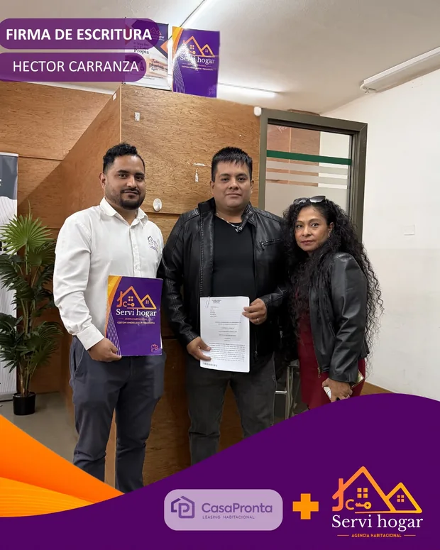 Héctor Carranza el día de la firma de escritura