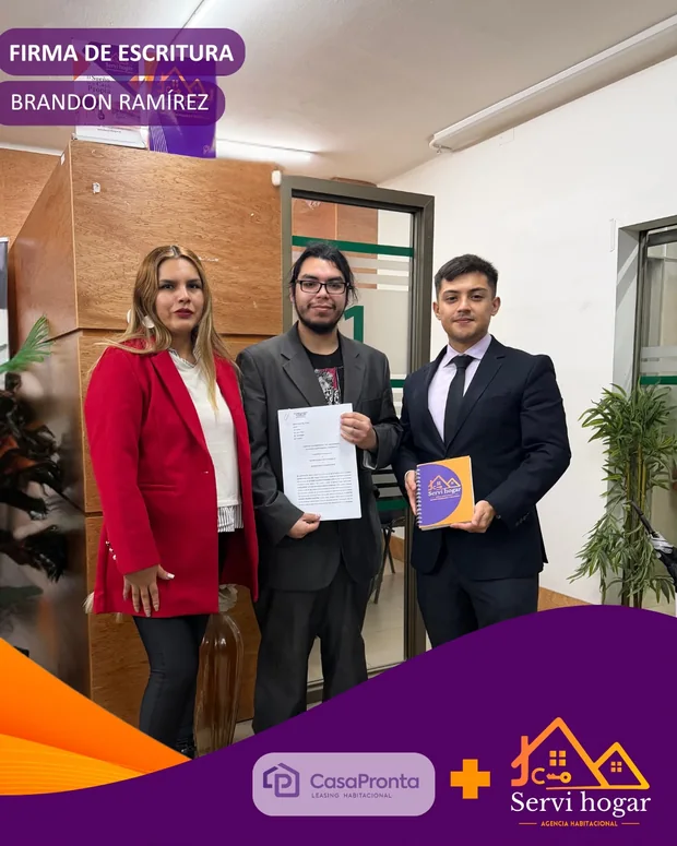Brandon Ramírez el día de la firma de escritura