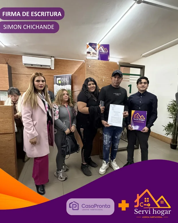 Simón Chichande el día de la firma de escritura