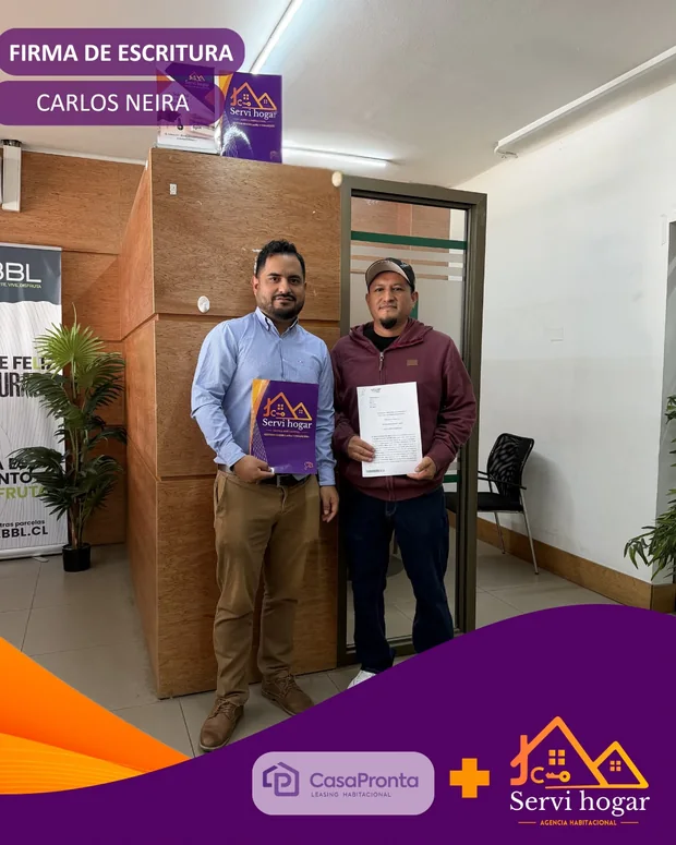 Carlos Neira el día de la firma de escritura