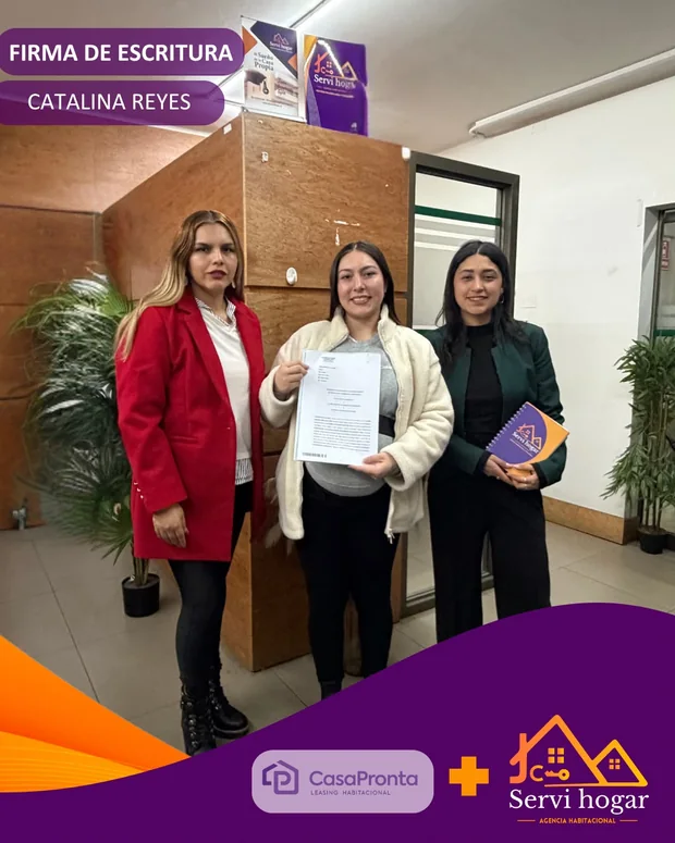 Catalina Reyes el día de la firma de escritura
